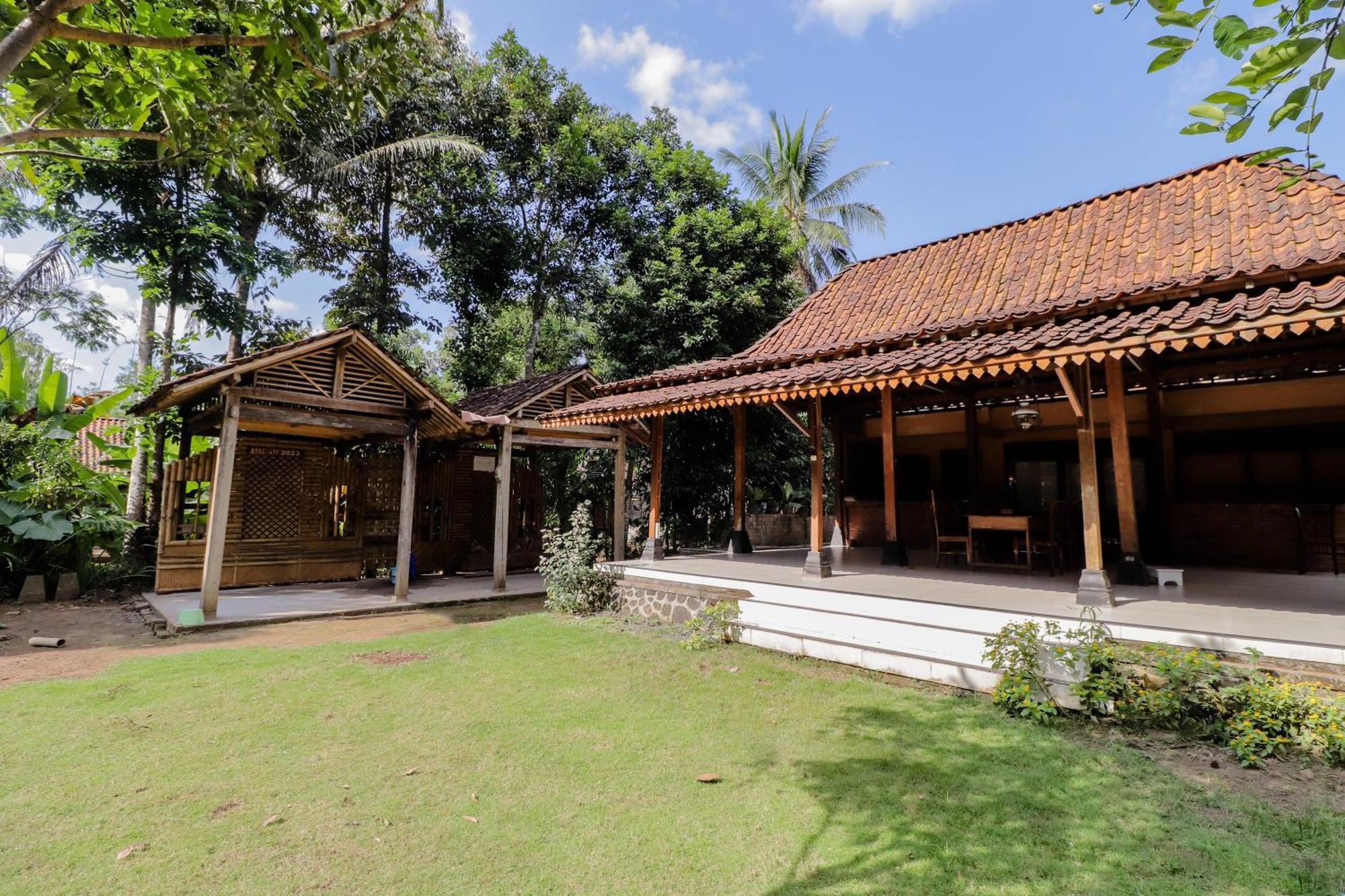 Nurudin House Lägenhet Magelang Exteriör bild