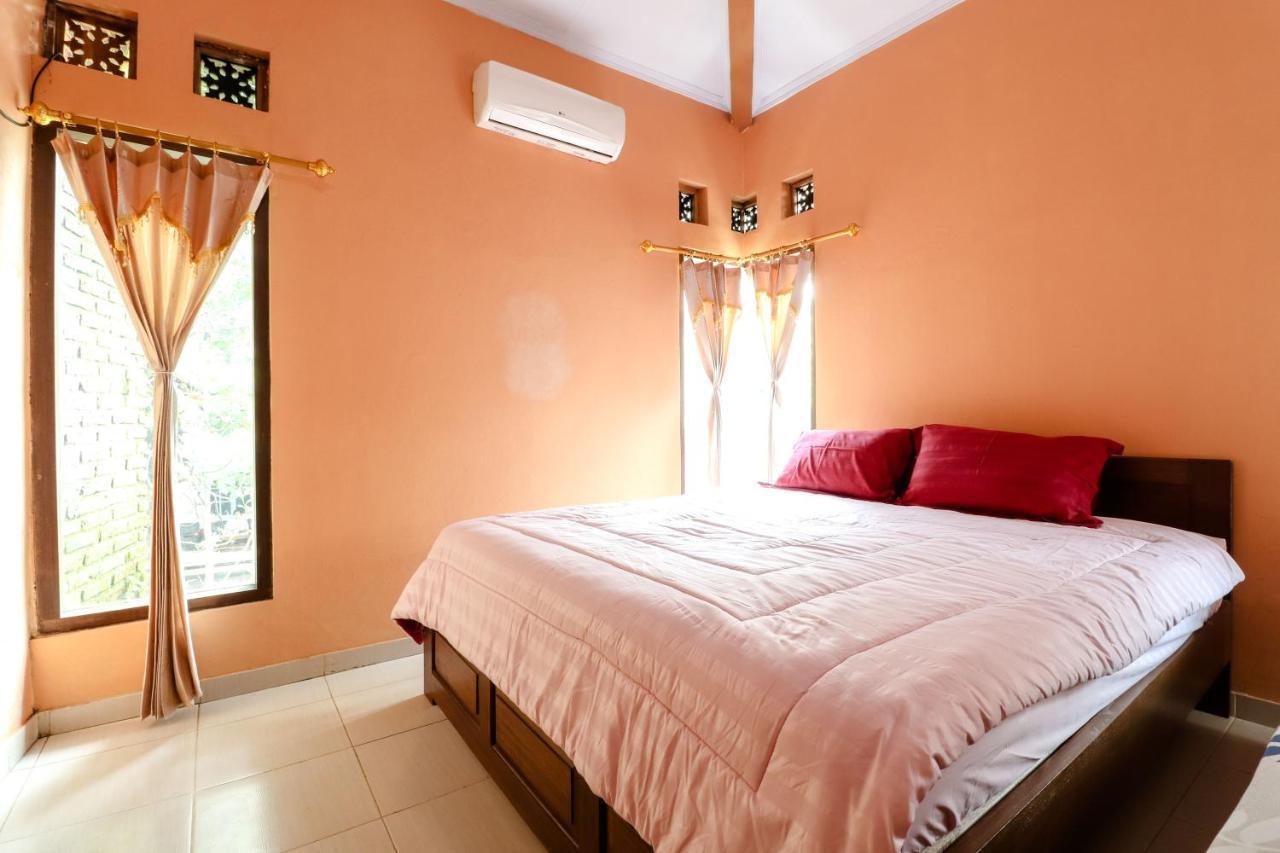 Nurudin House Lägenhet Magelang Exteriör bild