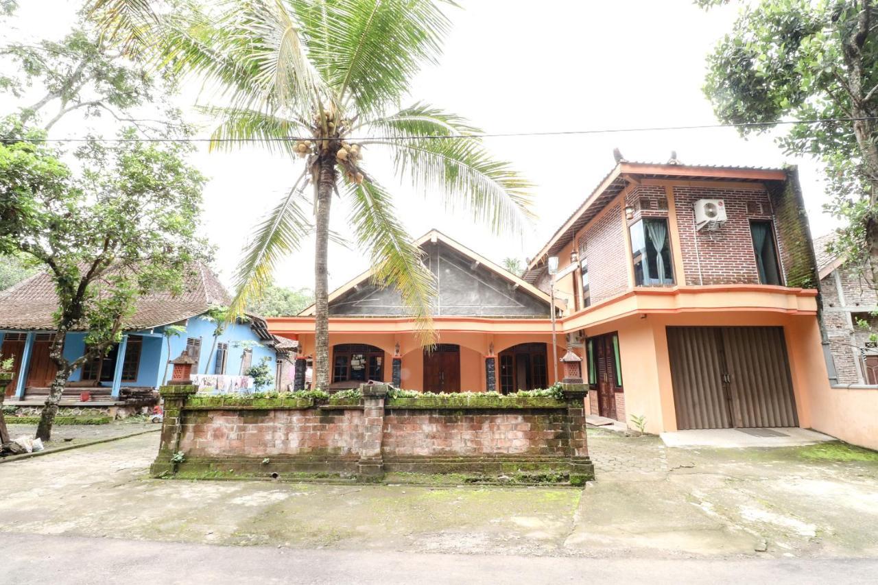 Nurudin House Lägenhet Magelang Exteriör bild